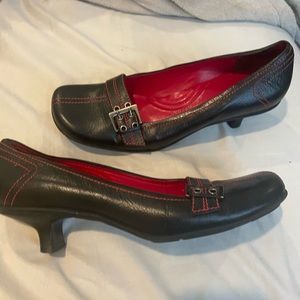 Kenneth Cole reaction kitten heels